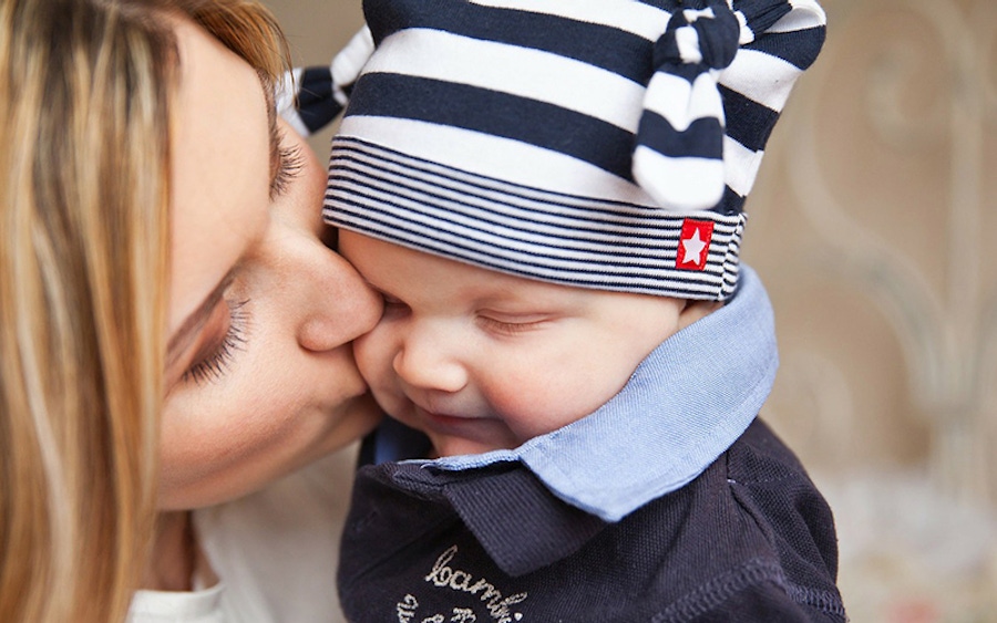 母乳喂养面筋和乳糖不耐症新生儿图像
